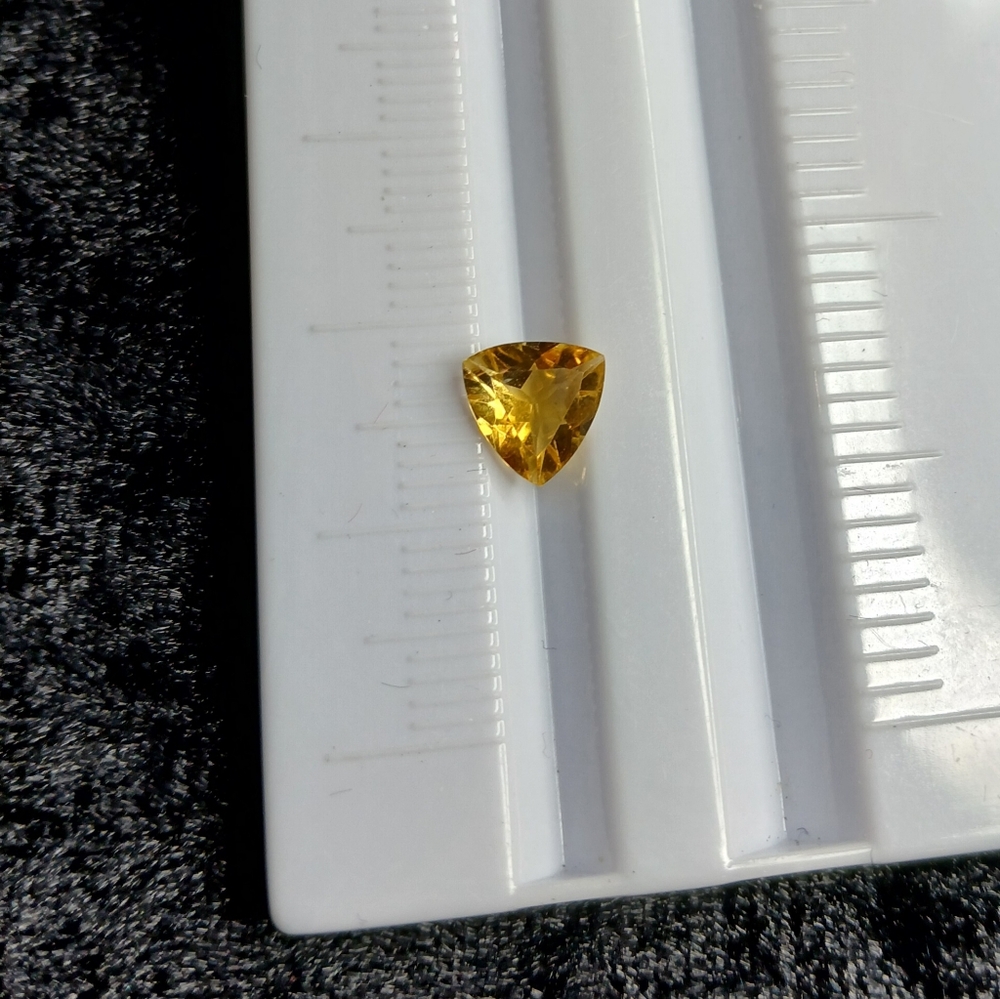 Elegant Golden Citrine Gemstone 7mm